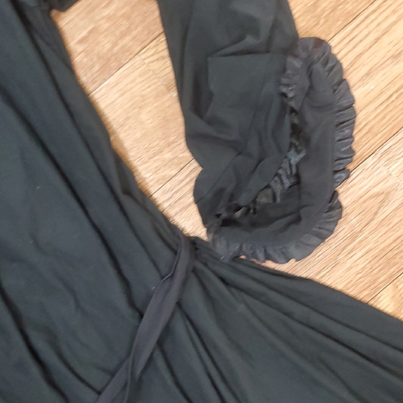 Lucidity Black Ruffled Robe - Picture 5 of 8